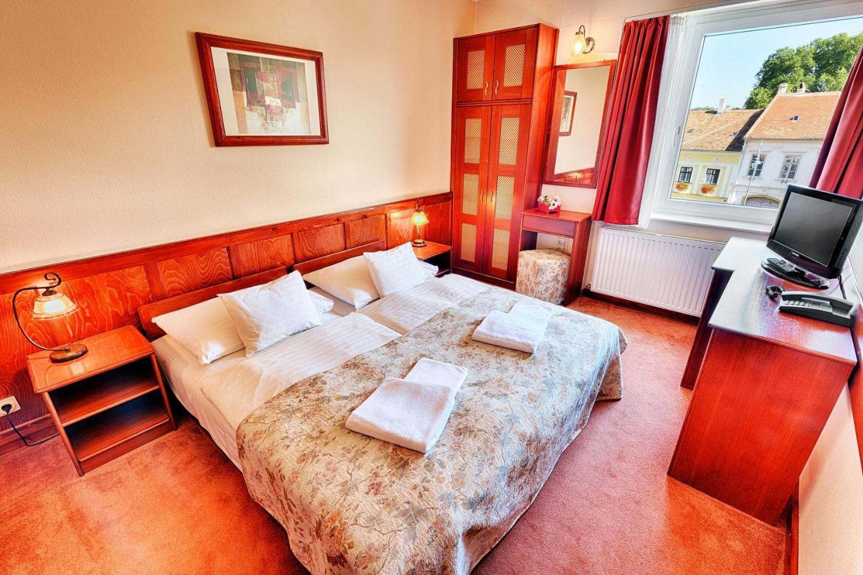 Hotel Irottkoe Koszeg Luaran gambar