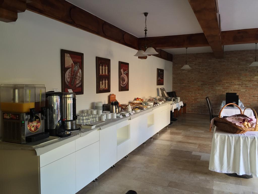 Hotel Irottkoe Koszeg Luaran gambar