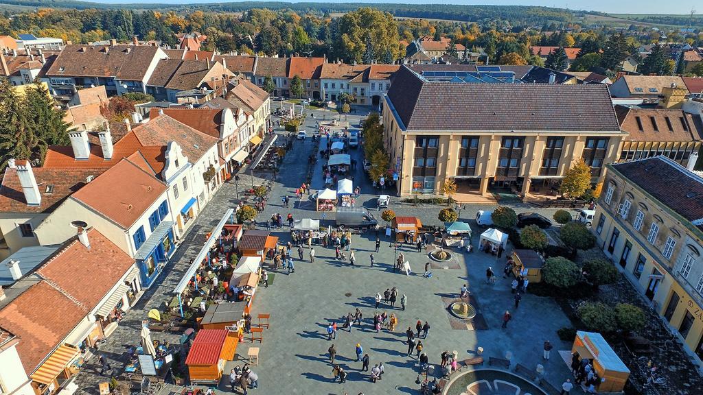 Hotel Irottkoe Koszeg Luaran gambar