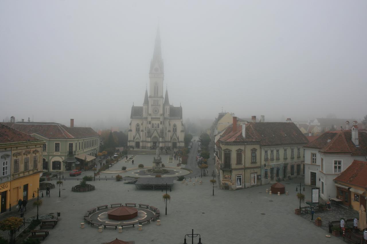 Hotel Irottkoe Koszeg Luaran gambar