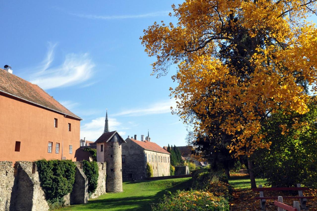 Hotel Irottkoe Koszeg Luaran gambar
